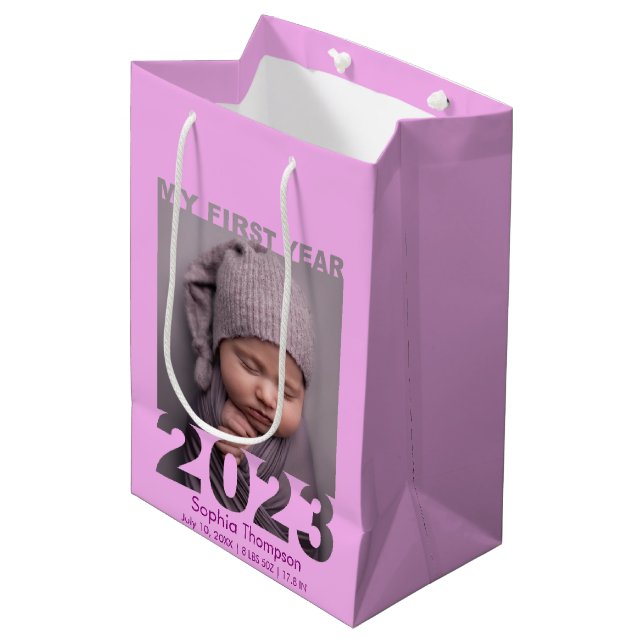 Bolsa De Regalo Mediana My First Year 2023 Modern Cutout Baby Photo Pink (Angulo Anverso)