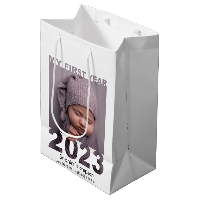 Bolsa De Regalo Mediana My First Year 2023 Modern Cutout Baby Photo White (Angulo Anverso)