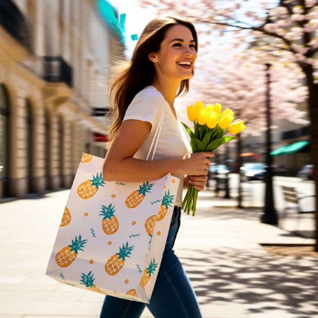 Bolsa De Regalo Mediana Naranja pastel de piña (Playful Pineapple Pattern – Tropical Summer Medium Gift Bag)