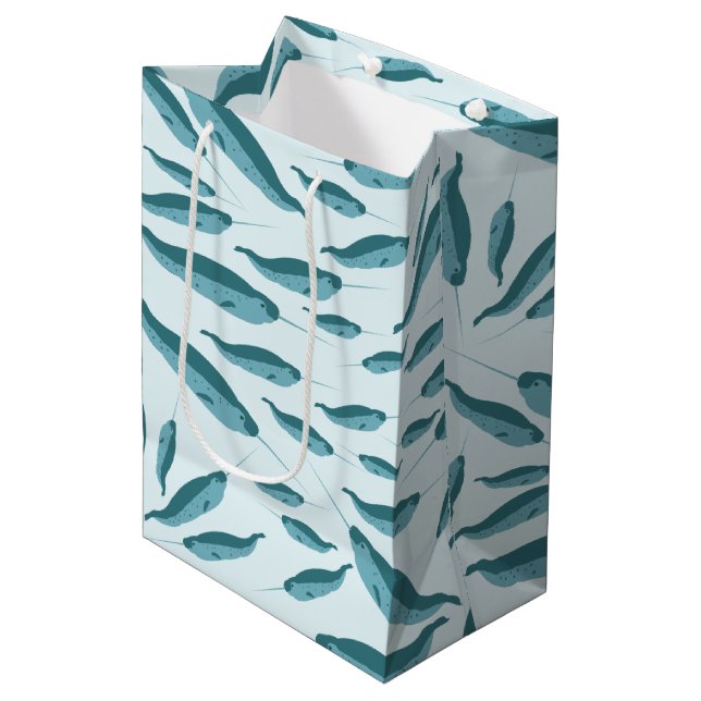 Bolsa De Regalo Mediana Narwhal en el patrón del océano azul (Angulo Anverso)
