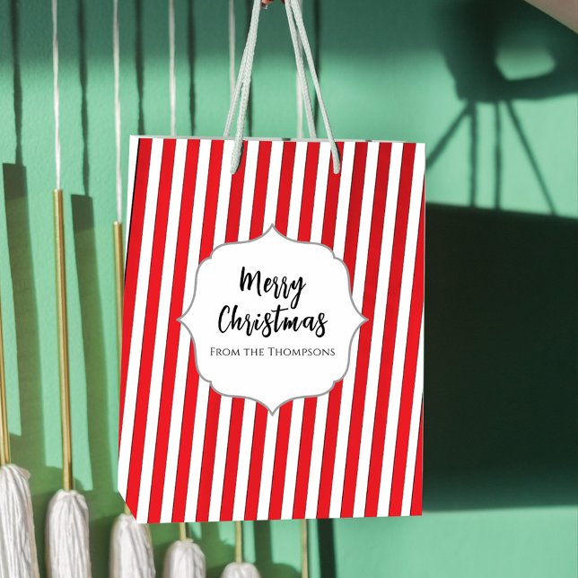 Bolsa De Regalo Mediana Navidades festejan simple banda roja (Simple Merry Christmas whimsical candy cane stripes custom gift bag.)