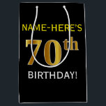 Bolsa De Regalo Mediana Negro, Faux Gold 70th Birthday   Nombre personaliz<br><div class="desc">Este sencillo diseño de bolsos de regalo de cumpleaños incluye un mensaje personalizado como "¡NOMBRE DEL CUMPLEAÑOS 70 DE AQUÍ!" (el "70" tiene un aspecto de color falso/imitación de oro) sobre un fondo de color negro. El nombre está en negrita en color amarillo y se puede personalizar. Una bolsa de...</div>