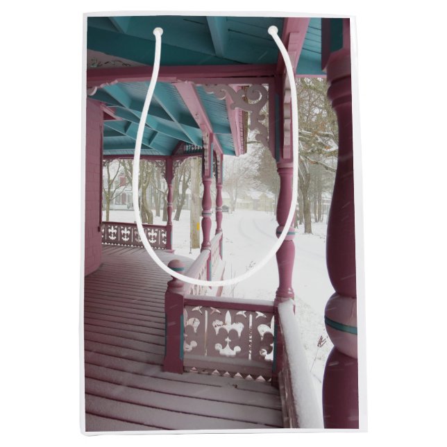 Bolsa De Regalo Mediana Nevada de invierno en un porche rosado - Viñedo de (Anverso)