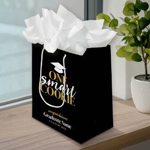 Bolsa De Regalo Mediana One Smart Cookie - Graduación moderna de oro negro