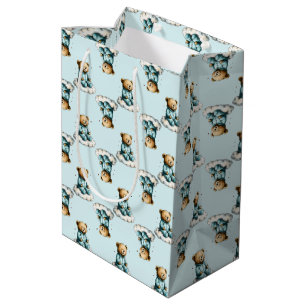 Bolsa De Regalo Mediana Osito de peluche lindo en pijama azul sobre una nu