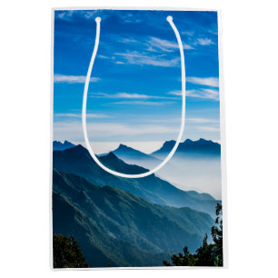 Bolsa De Regalo Mediana Paisaje de Montañas Matutinas en Niebla