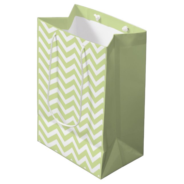 Bolsa De Regalo Mediana Pastel Verde y Blanco Chevron Cumpleaños de Boda (Angulo Anverso)