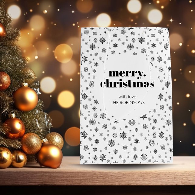 Bolsa De Regalo Mediana Patrón de copo de nieve de Navidad de los cerezos  (Christmas holiday snowflake pattern gift bag)