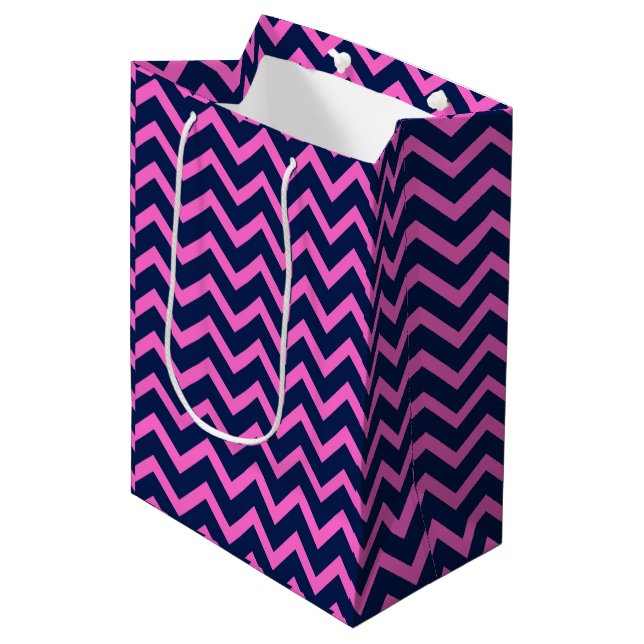 Bolsa De Regalo Mediana Patrón geométrico Navy-Azul-Rosa Zigzag Chevron (Angulo Anverso)