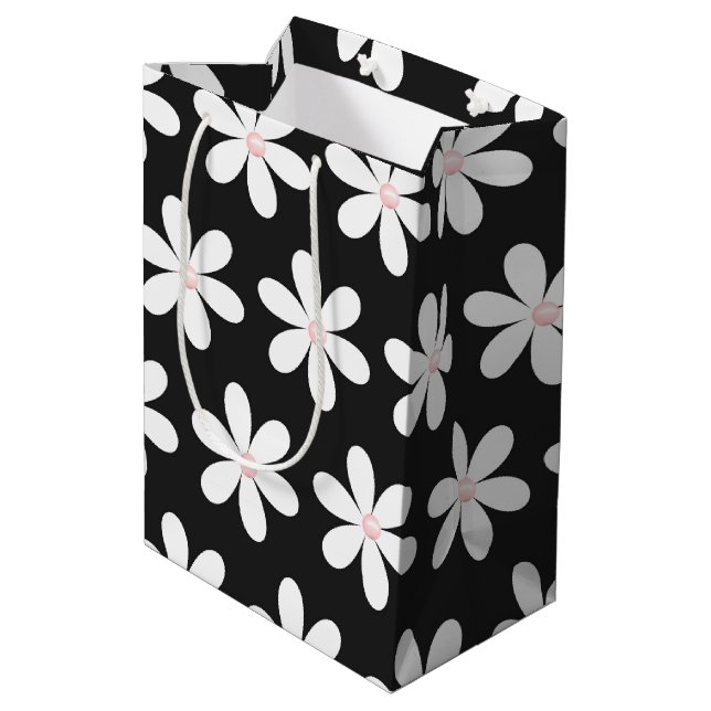 Bolsa De Regalo Mediana Perlas rosas en daisies sobre negro (Angulo reverso)
