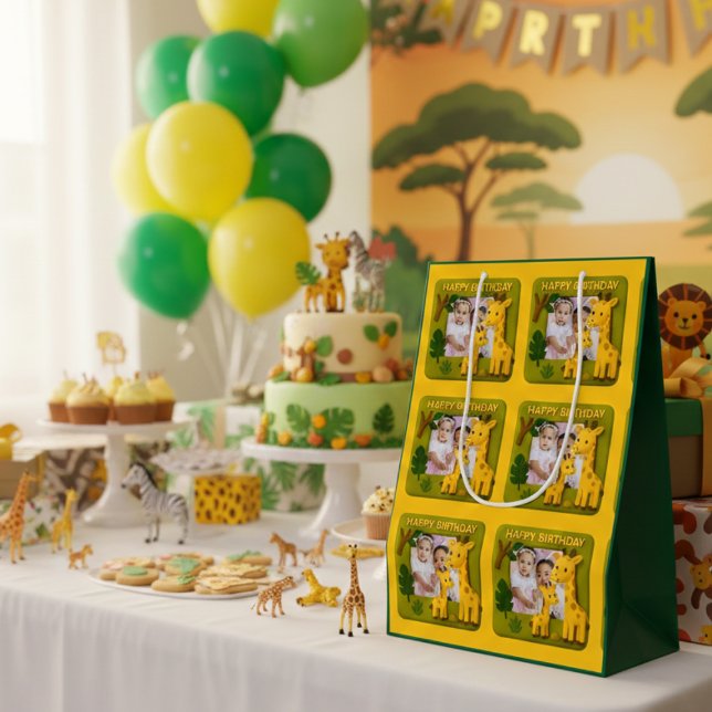 Bolsa De Regalo Mediana Personalizable de foto de cumpleaños de Cute Giraf (Subido por el creador)