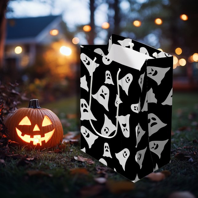 Bolsa De Regalo Mediana Personalizado Spooky Fantasma con fondo negro (Cartoon Spooky ghost with black background Medium Gift Bag)