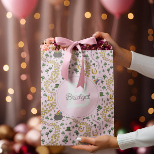 Bolsa De Regalo Mediana Pink Cute n' Curvy Shamrock Nombre del bebé St Pat