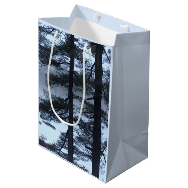 Bolsa De Regalo Mediana Pinos blancos en un Blizzard — (Angulo Anverso)