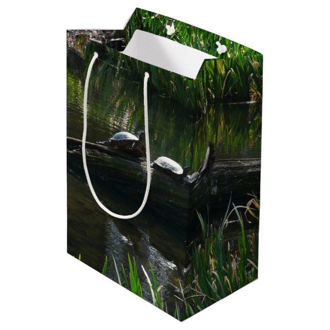 Bolsa De Regalo Mediana Row of Turtles Green Nature Photo (Angulo reverso)