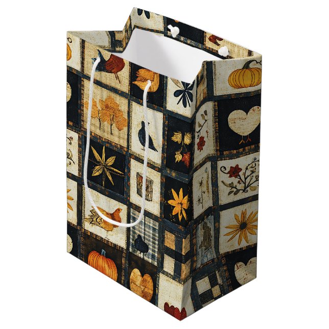 Bolsa De Regalo Mediana Rústico patrón de la pila otoñal | Patchwork de ag (Angulo Anverso)