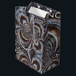 Bolsa De Regalo Mediana Rusty Fractal Science Fiction<br><div class="desc">A veces es bueno mostrar tus colores,  declarar a todo el mundo que amas a la ciencia ficción. ¡Esto puede ayudar a encontrar amigos y conexiones que puedan apreciar toda su vida! ¡Brilla,  Tu Nerviosidad! Parte de mi colección Metalizado de Canción de la Vida.</div>