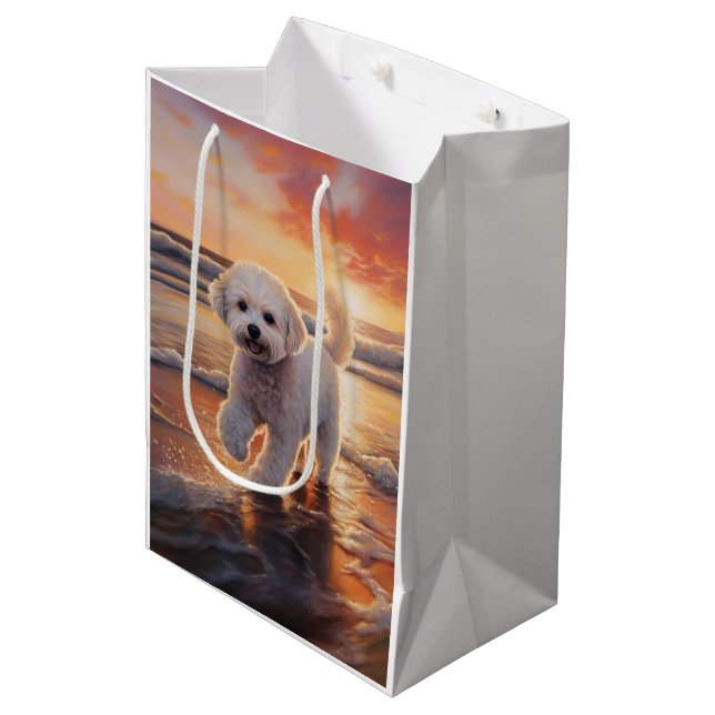 Bolsa De Regalo Mediana Sandy Paws Bichon Frise Dog en Beach Sunset (Angulo Anverso)