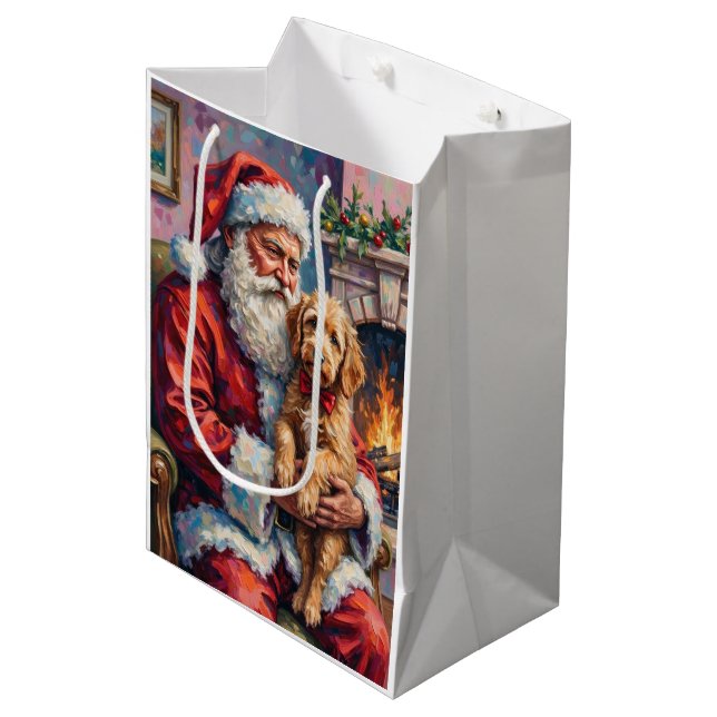 Bolsa De Regalo Mediana Santa Claus Holding Goldendoodle Christmas Art (Angulo Anverso)