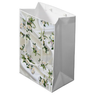 Bolsa De Regalo Mediana Seda blanca y lujosa que fluye y rosas blancas.