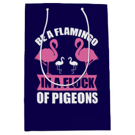 Bolsa De Regalo Mediana Ser Un Flamenco En Una Bandada De Palomas