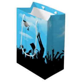 Bolsa De Regalo Mediana Silueta de graduado con cielo