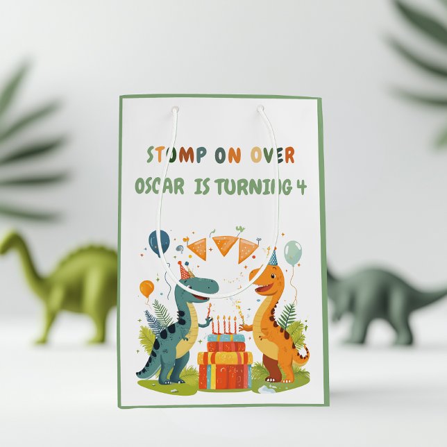 Bolsa De Regalo Mediana "Stomp On Over Dinosaur Birday (Subido por el creador)