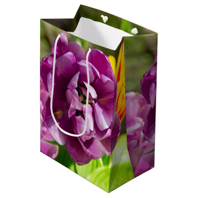 Bolsa De Regalo Mediana Tulipanes de Lilac en un día soleado (Angulo Anverso)