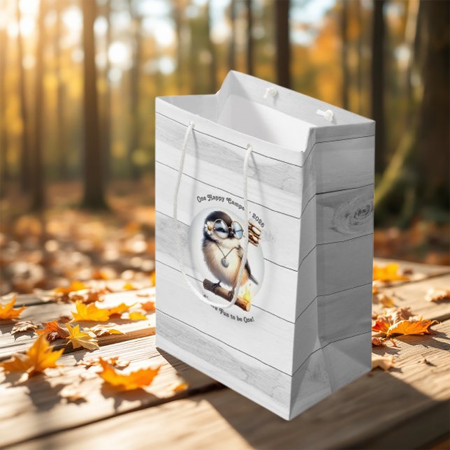 Bolsa De Regalo Mediana Un feliz pájaro de camper | Cumpleaños del campame (One Happy Camper Bird | Rustic Camping Birthday Medium Gift Bag)