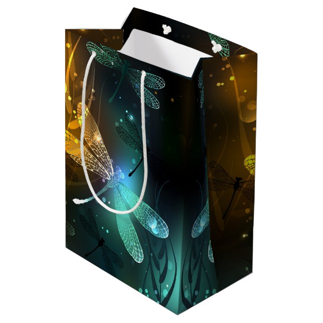 Bolsa De Regalo Mediana Vuelo de libélula luminosa verde (Angulo reverso)