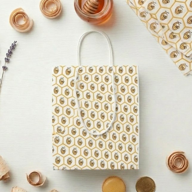 Bolsa De Regalo Mediana Whimsical Honey Bee and Gold Hexagon Pattern (bumblebee pattern gift bag)