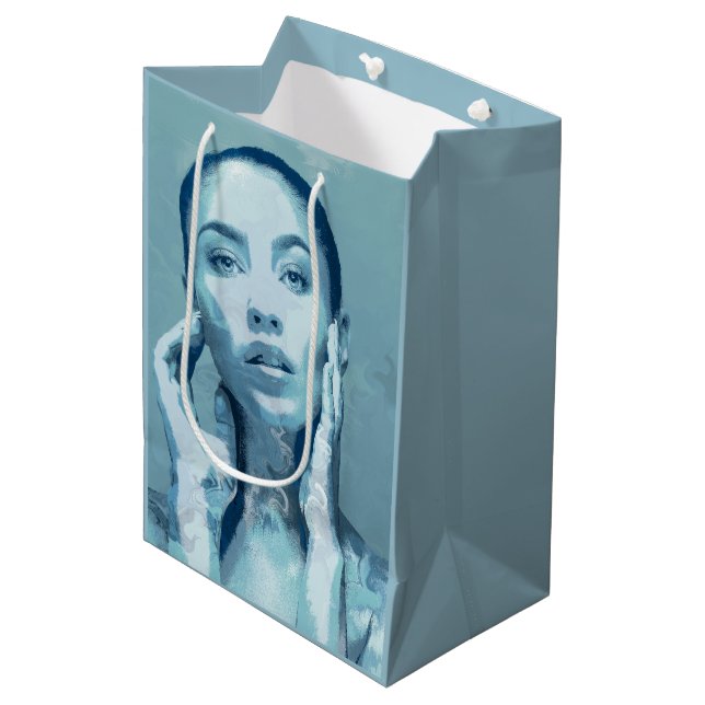 Bolsa De Regalo Mediana "Woman in Blue" (Angulo Anverso)