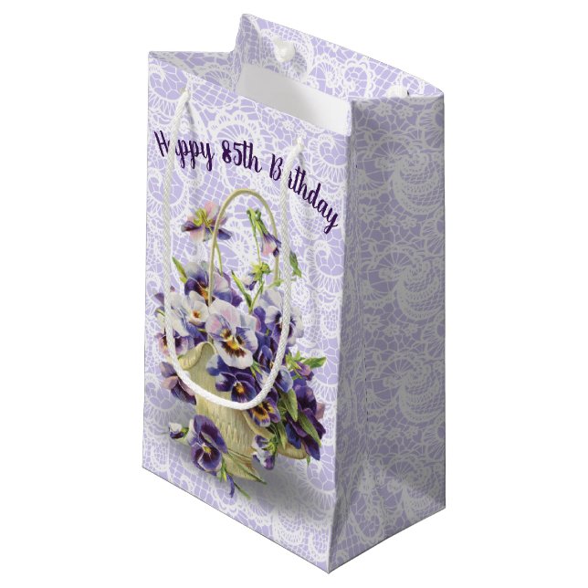 Bolsa De Regalo Pequeña 85.ª Cesta Pansy De Cumpleaños En Lace (Angulo Anverso)