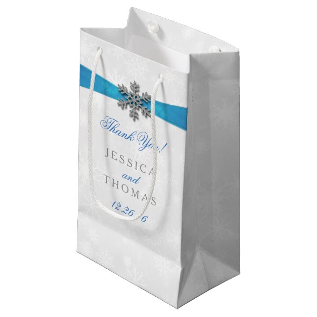 Bolsa De Regalo Pequeña Boda de Invierno Diamante Snowflake & Blue Ribbon (Angulo Anverso)