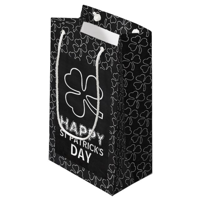 Bolsa De Regalo Pequeña Chalkboard Shamrock, Día de San Patricio (Angulo Anverso)