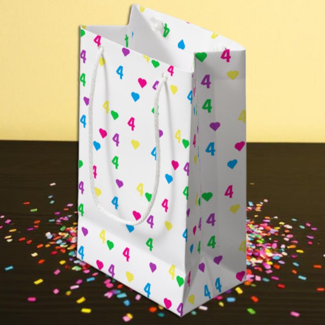 Bolsa De Regalo Pequeña Corazones arcoiris por cuarto cumpleaños (Subido por el creador)