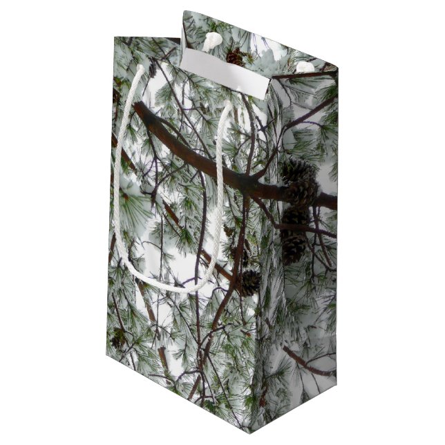 Bolsa De Regalo Pequeña Debajo de la foto del invierno de un pino cubierto (Angulo reverso)