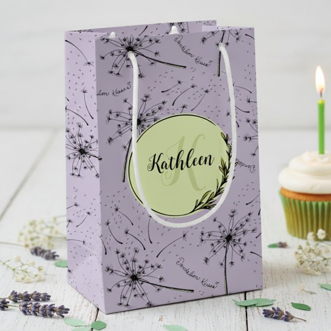 Bolsa De Regalo Pequeña Delicada flor violeta morada Dandelion besa floral (Dandelion Kisses Floral Gift Bag for Her. Purple Monogrammed Dandelion Pattern for Wildflower Lover)