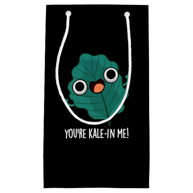 Bolsa De Regalo Pequeña Eres Kale-in Me Funny Veggie Kale Pun Dark BG (Anverso)