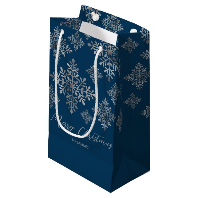 Bolsa De Regalo Pequeña Faux Gray Relieve metalizado Snowflakes On Blue (R (Angulo Anverso)