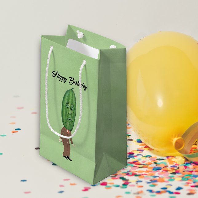 Bolsa De Regalo Pequeña Hombre Con La Cabeza De Pollo Sorprendida Cara Ver (Funny man in brown suit big pickle head with face on light green Birthday gift bag.)