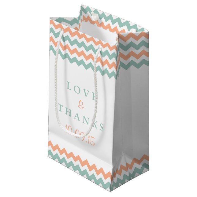 Bolsa De Regalo Pequeña La moderna colección de Bodas Chevron Peach & Mint (Angulo Anverso)