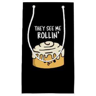 Bolsa De Regalo Pequeña Me Ven Rollin Funny Cinnamon Roll Pun Dark BG