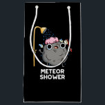 Bolsa De Regalo Pequeña Meteor Shower Funny Science Pun Dark BG<br><div class="desc">El Meteor Shower Funny Science Pun cuenta con una roca de meteoros con ducha. Gracioso regalo de Pun para la familia y amigos que aman los lindos juegos de palabras de ciencia.</div>