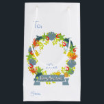 Bolsa De Regalo Pequeña Navidades de temas náuticos Wreath Gift Bag<br><div class="desc">Más fácil que envolver y igual de bonito.</div>