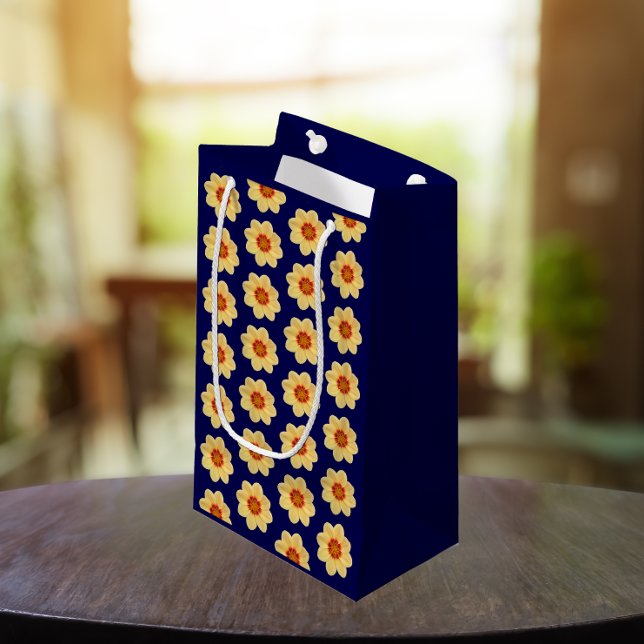 Bolsa De Regalo Pequeña Patrón floral de Dahlia amarillo en azul (In Situ)