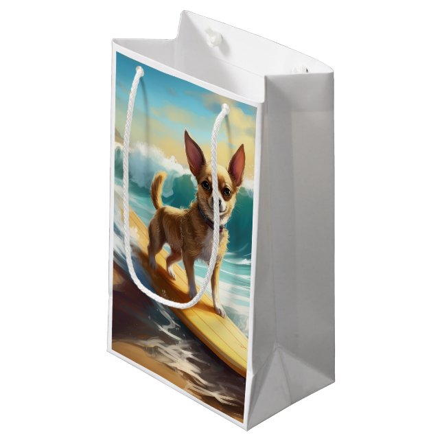 Bolsa De Regalo Pequeña Pintura de Chihuahua Beach Surfing (Angulo Anverso)