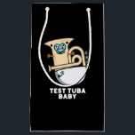 Bolsa De Regalo Pequeña Prueba Tuba Baby Funny Science Tuba Pun Dark BG<br><div class="desc">Test Tuba Baby Funny Science Tuba Pun presenta un lindo tuba en pañal para bebé con un pacificador en la boca . Perfecto regalo de juego de palabras para la familia y amigos que aman la tierna música de ciencia tuba.</div>