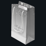 Bolsa De Regalo Pequeña Purpurina Drip 30th Birthday Silver<br><div class="desc">Esta bolsa de regalo de fiesta de 30 años de la moda incluye un purpurina falso de plata con borde de goteo y un fondo sombrío de plata. Personalízalo con su nombre en escritura a mano,  junto con su cumpleaños y fecha a continuación.</div>
