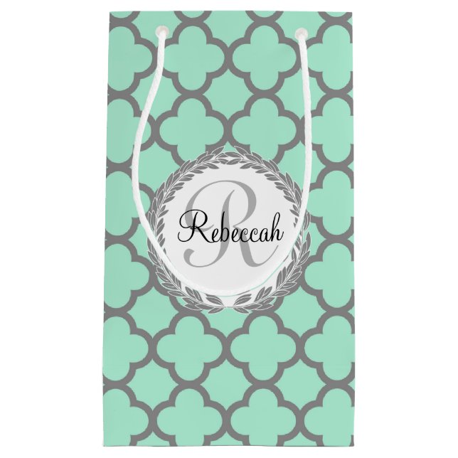 Bolsa De Regalo Pequeña Quatrefoil gris verde de la Casa Monogramada Laure (Anverso)